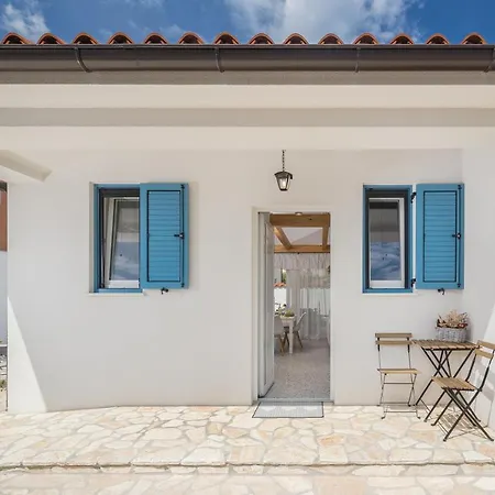 Spacious Holiday House In Istria Peroj Exterior photo