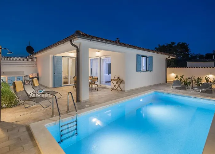 Spacious Holiday House In Istria