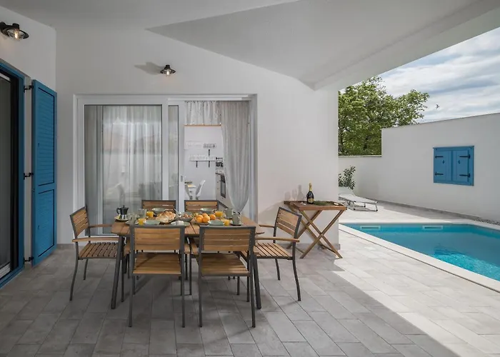 Spacious Holiday House In Istria